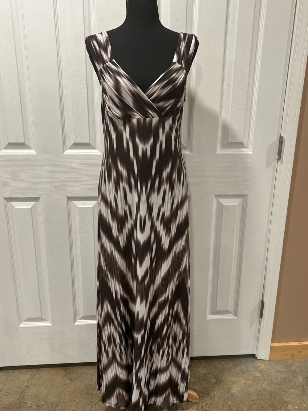 INC  BROWN AND WHITE IKAT PATTERN SUNDRESS with empire waist size M